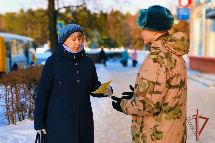 Росгвардейцы совместно c полицейскими провели профилактическую акцию по предупреждению мошенничества в Томской области (видео)