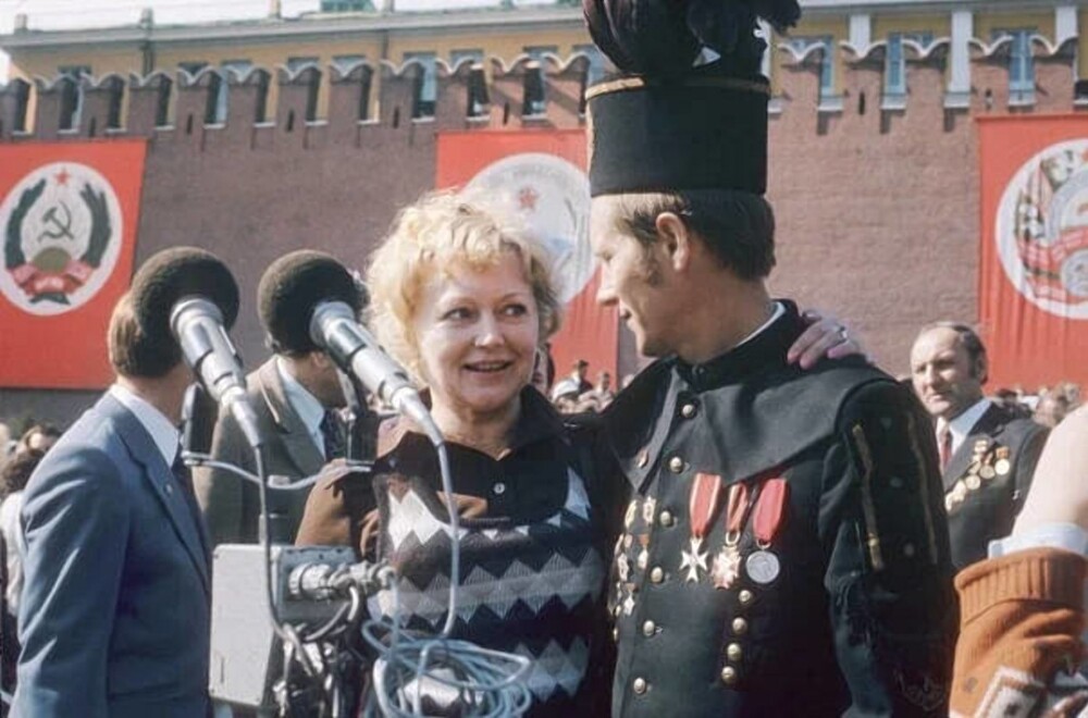 Людмила Касаткина на праздновании 1 мая, 1975 год