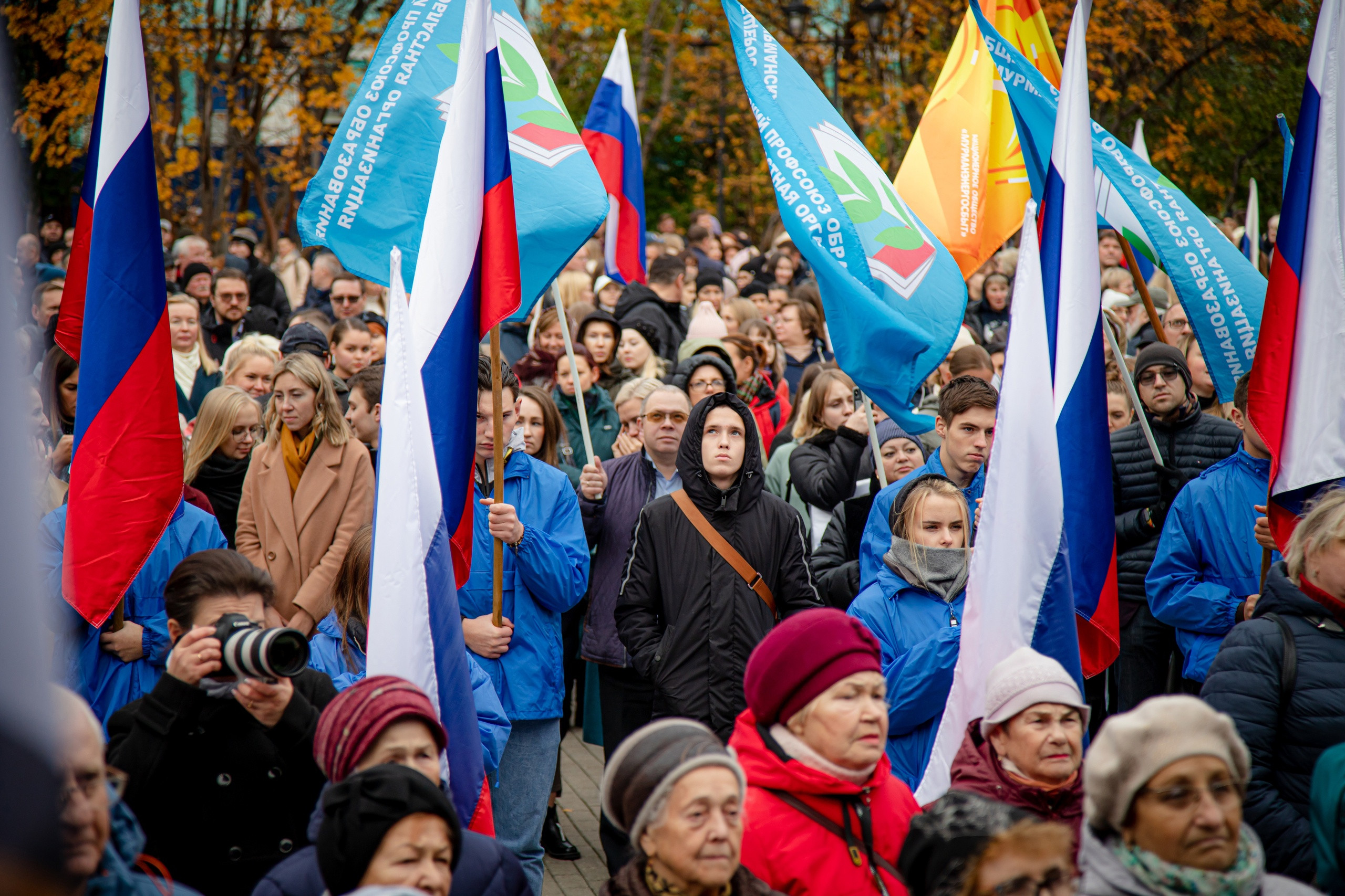 Население мурманска. Мурманск население. Население области сократилось.