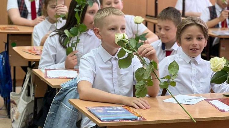  Стала известна дата последних звонков в России 