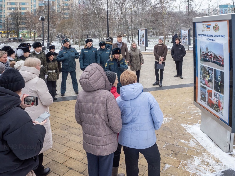 В Зеленограде открыли фотовыставку, посвященную 35-летию МЧС России