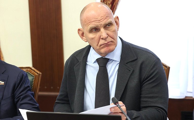Александр Карелин