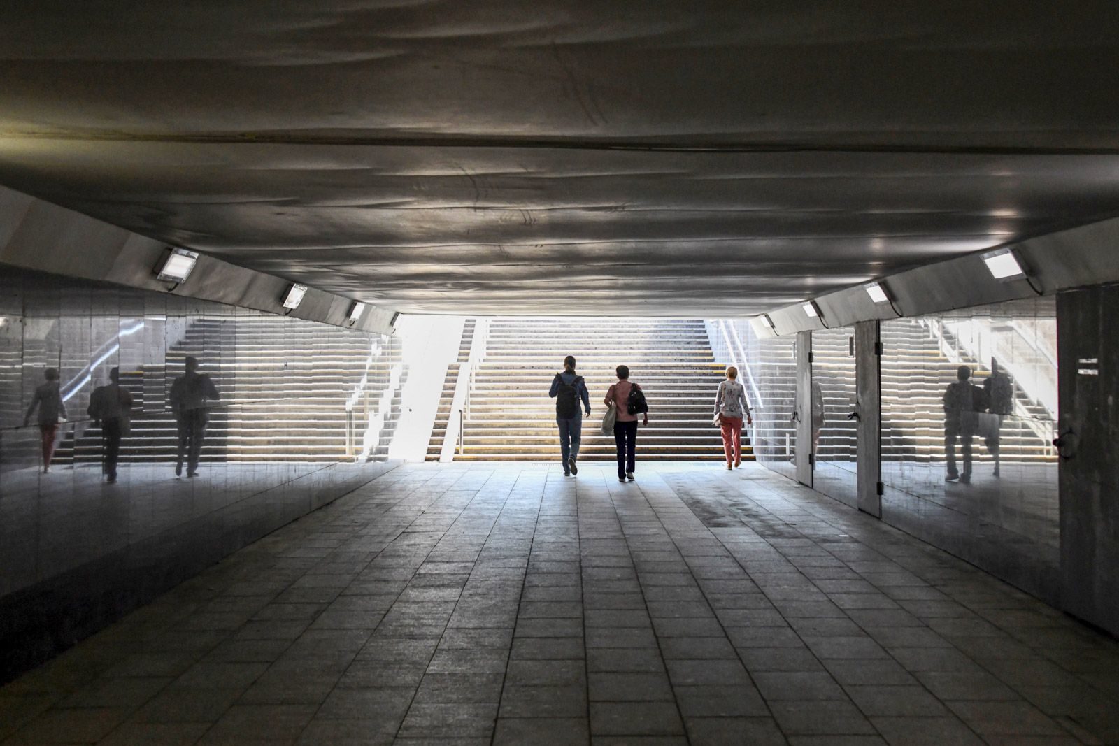 Работа в москве в переход. Работа в москве в переход. Подземный переход. Пешеходные тоннели москва. Работа в москве в переход.