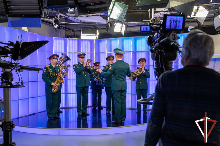В Екатеринбурге оркестр Росгвардии стал гостем прямого эфира утреннего телешоу