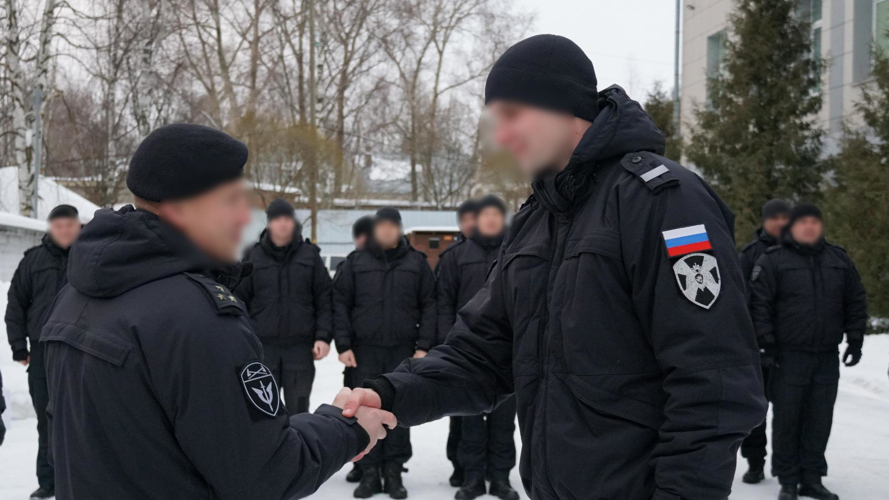 В пункте постоянной дислокации ОМОН «Вятич» Управления Росгвардии по Кировской области состоялась церемония награждения личного состава