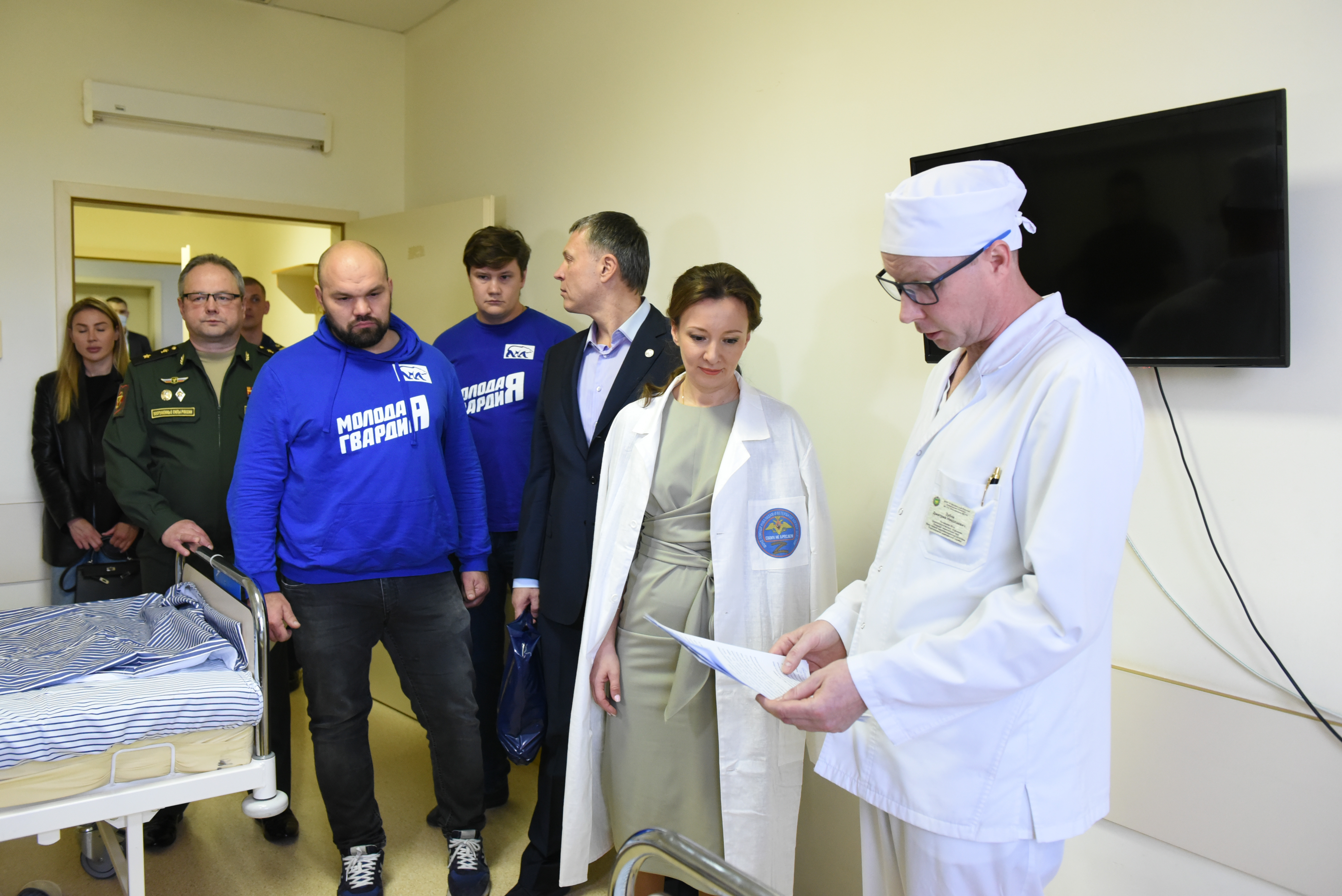 волонтер в военный госпиталь москва. подростки волонтеры. волонтёры госпиталей россии. ленэкспо реанимация. волонтеры в госпиталях москвы.