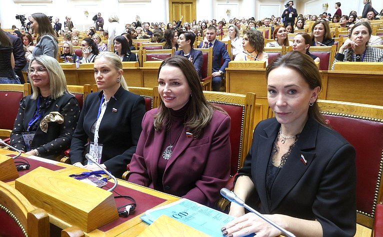 Пленарное заседание IV Международного Форума «Содружество моды»