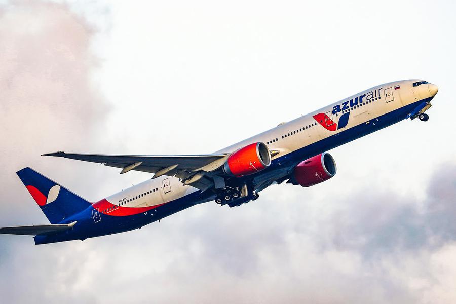 Азур эйр москва пхукет. Азур эйр самолеты. b738 azur air. самолет азур аэр. а340 азур эйр.