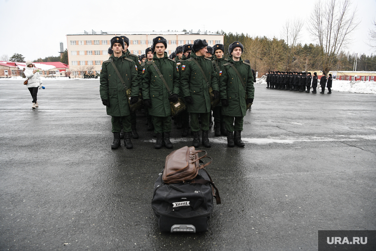 Отправка солдат срочной службы на Дальний Восток. Свердловская область, сборный пункт егоршино, срочники, призыв в армию, срочная служба, осенний призыв