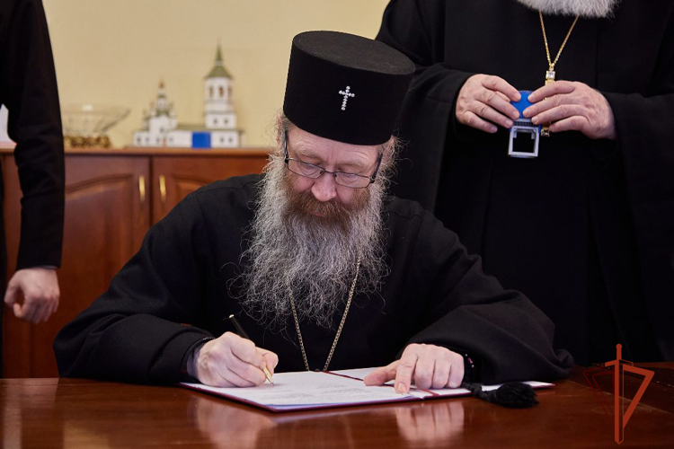 Начальник Управления Росгвардии по Томской области и митрополит Томский и Асиновский подписали соглашение о сотрудничестве (видео)