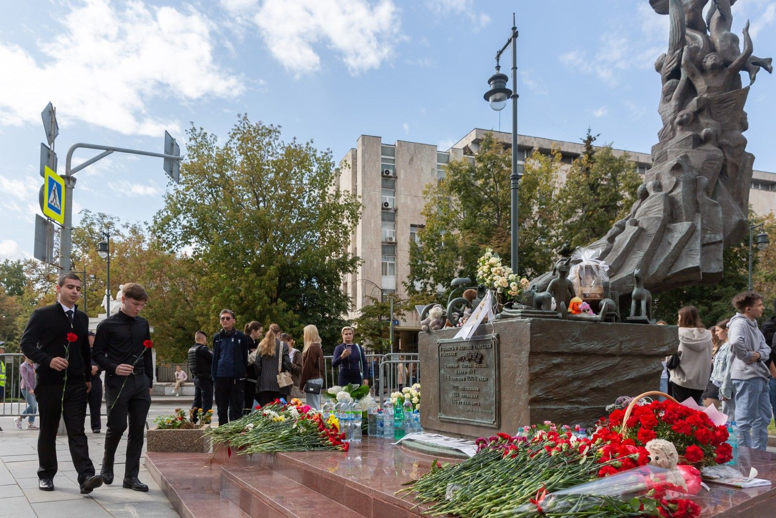 Список погибших во время теракта в москве. Почтить память погибшим в Афганистане в школе. В Нахчыване почтили память жертв 20 января.