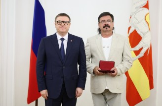 Алексей Текслер вручил государственные и региональные награды южноуральцам. Автор фото - Наиль Фаттахов 