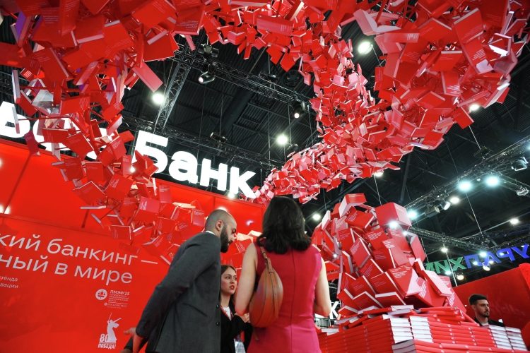 «Альфа-Банк еще до ПМЭФ начал разгонять тему, что их вечеринка будет самой крутой и лучшей