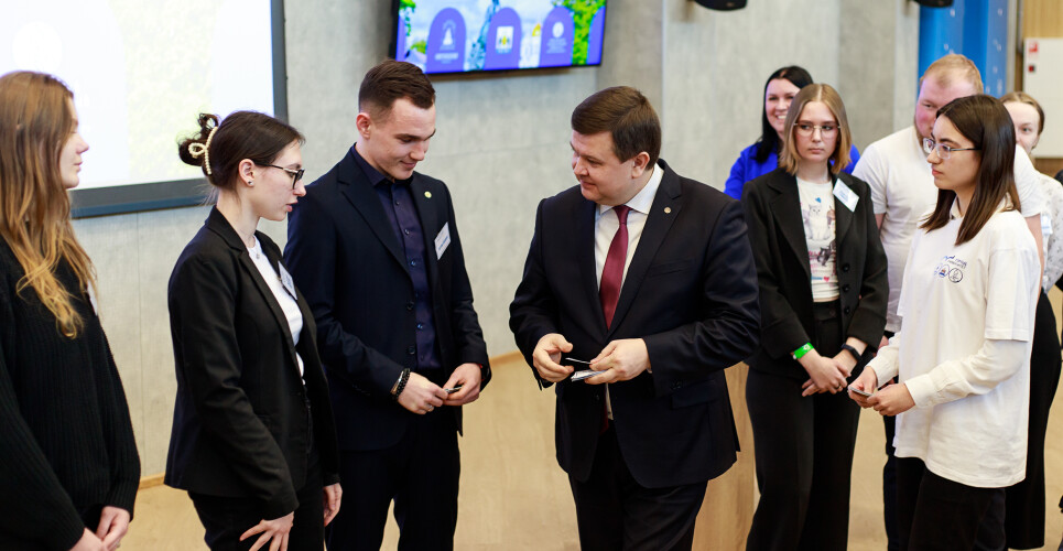 Студенты НовГУ начали получать карты лояльности «Город-университет»