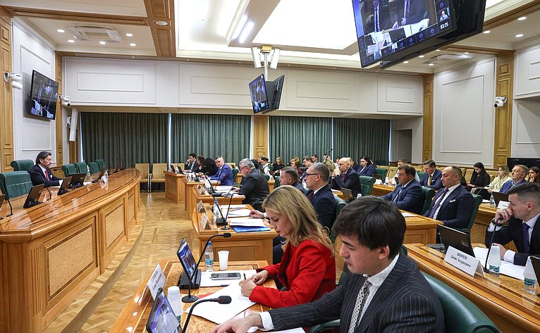 Круглый стол на тему «Особый порядок привлечения к административной ответственности судей и иных должностных лиц, выполняющих определенные государственные функции»