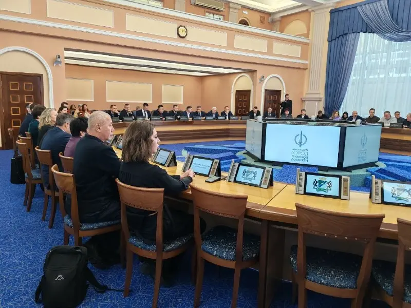 Первое заседание штаба по зимней уборке улично-дорожной сети при мэрии Новосибирска, куда вошли представители в том числе и Советского района, прошло в понедельник, 19 января.