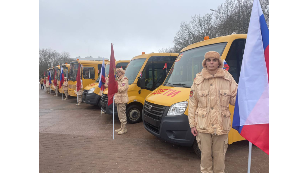 Школам Брянской области передали 15 автобусов