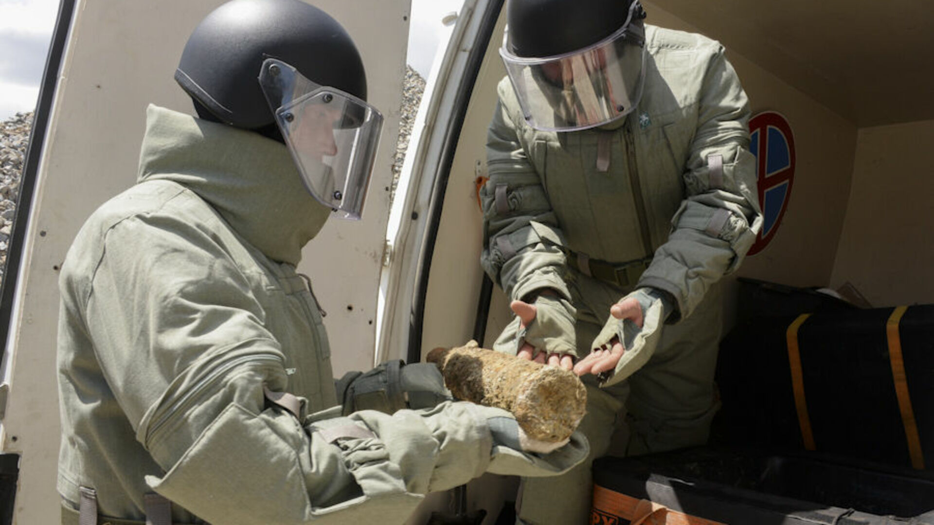 сапер войска. травматизм военнослужащих. саперные войска. машина саперов. как только саперы перетащили машину.
