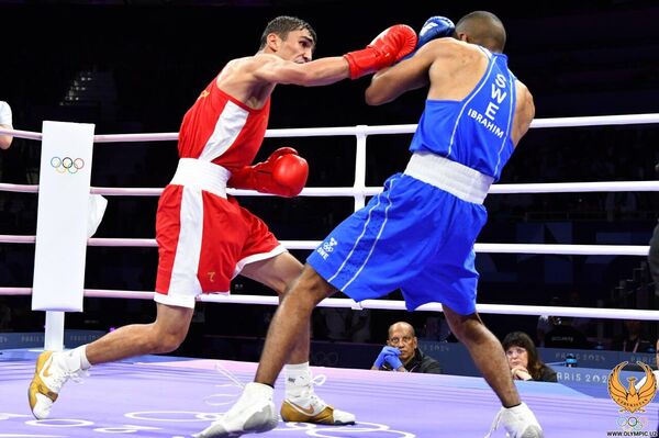 Представитель сборной Узбекистана по боксу Абдумалик Халоков (-57 кг) свой первый бой завершил с успехом. - Sputnik Узбекистан