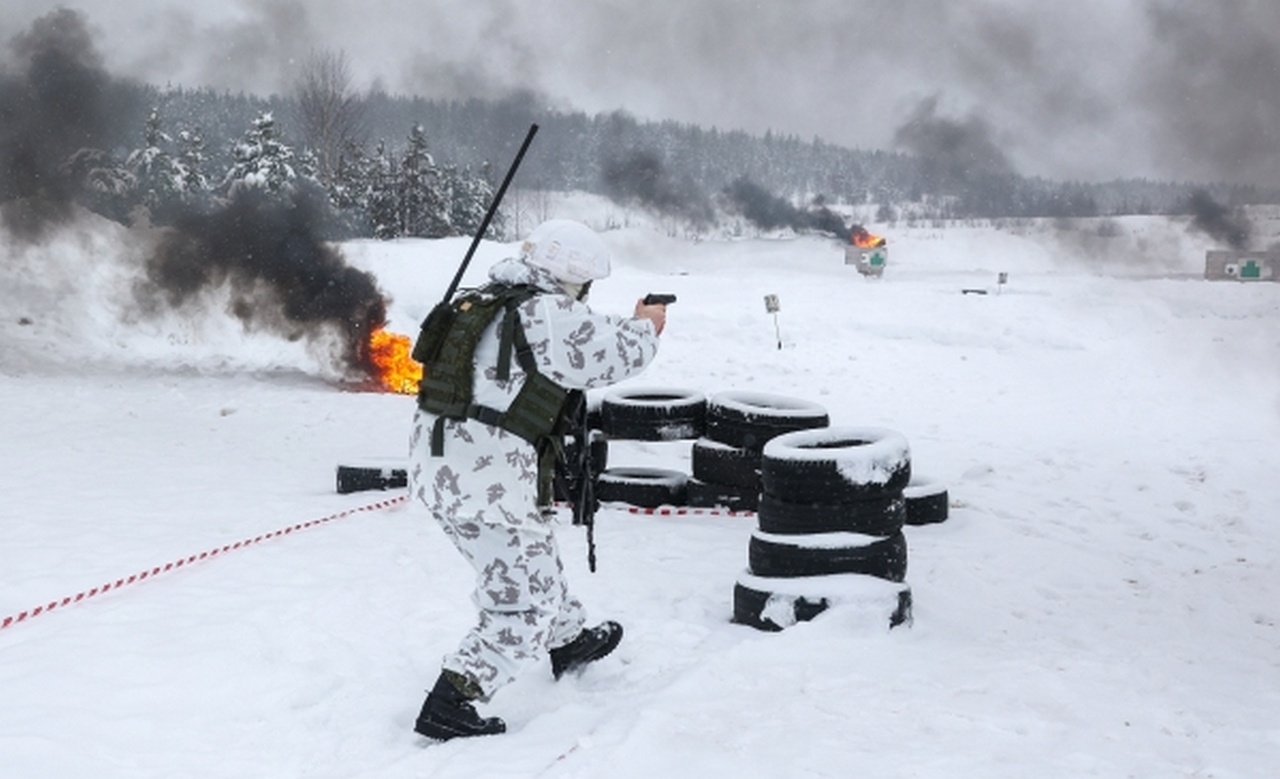 Во время занятий по тактической подготовке на полигоне 80-й отдельной мотострелковой бригады «Арктическая» Северного флота в районе посёлка Алакуртти в Мурманской области.