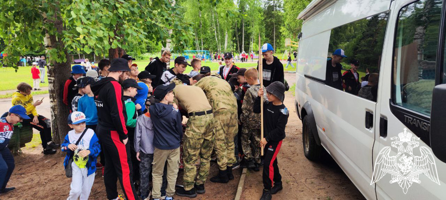 Сотрудники ОМОН «Спарта» навестили детей, отдыхающих в оздоровительном лагере в Ивановской области