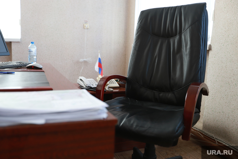 Визит врио губернатора Шумкова Вадима в Шатровский район., пустое кресло, кресло главы района, офисное кресло