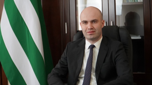 Лаша Ашуба поздравил народ Республики Абхазия с Новым годом