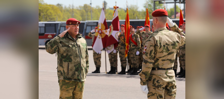 Первый заместитель директора Росгвардии генерал-полковник Юрий Яшин проверил готовность парадного расчета