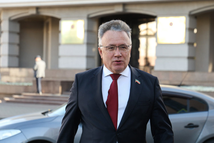 Аминову главный вопрос сегодняшней сессии был известен