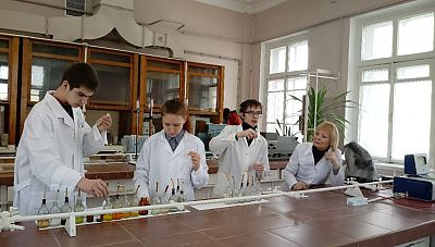 Химическая технология кафедра самгту. Фото проф из лаборатории. Институт профессор лаборатория. Костюм для лаборатории профессора. Институт профессор лаборатория.