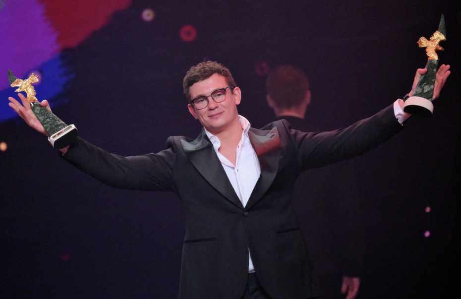 Лауреат XXIV Национальной премии «Золотой орел» в номинации «Лучшая мужская роль в кино» актер фильма «Август» Никита Кологривый