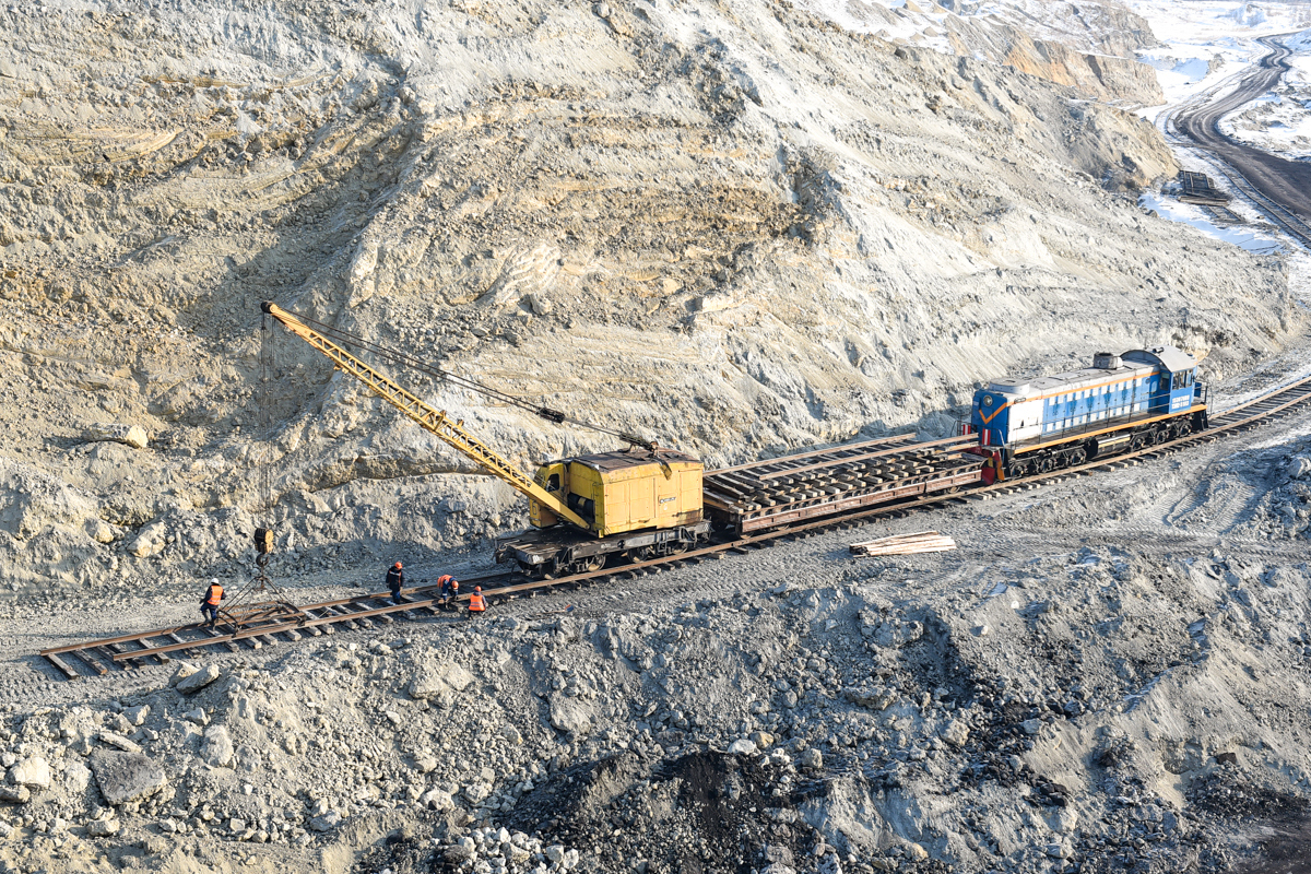 Инвестор запустил добычу руды на Куранахском месторождении в Амурской области / Добыча на Куранахском титаномагнетитовом месторождении, которое находится в Тындинском округе, в этом году выйдет на полную мощность. Инвестор восстановил производственные мощности, в течение года планируется выход рудника на проектную мощность около 1 миллиона тонн железорудного концентрата в год. 