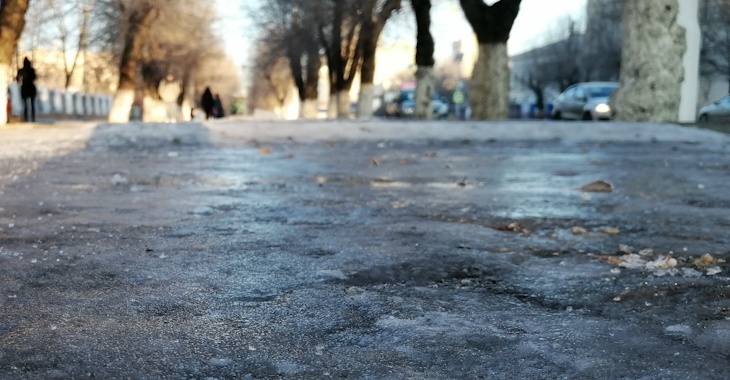 Волгоград в ноябре. Сильный ветер со снегом. Ноябрь в Волгограде дождь. Волгоград снег ночь. Ноябрь дождь со снегом картинки.