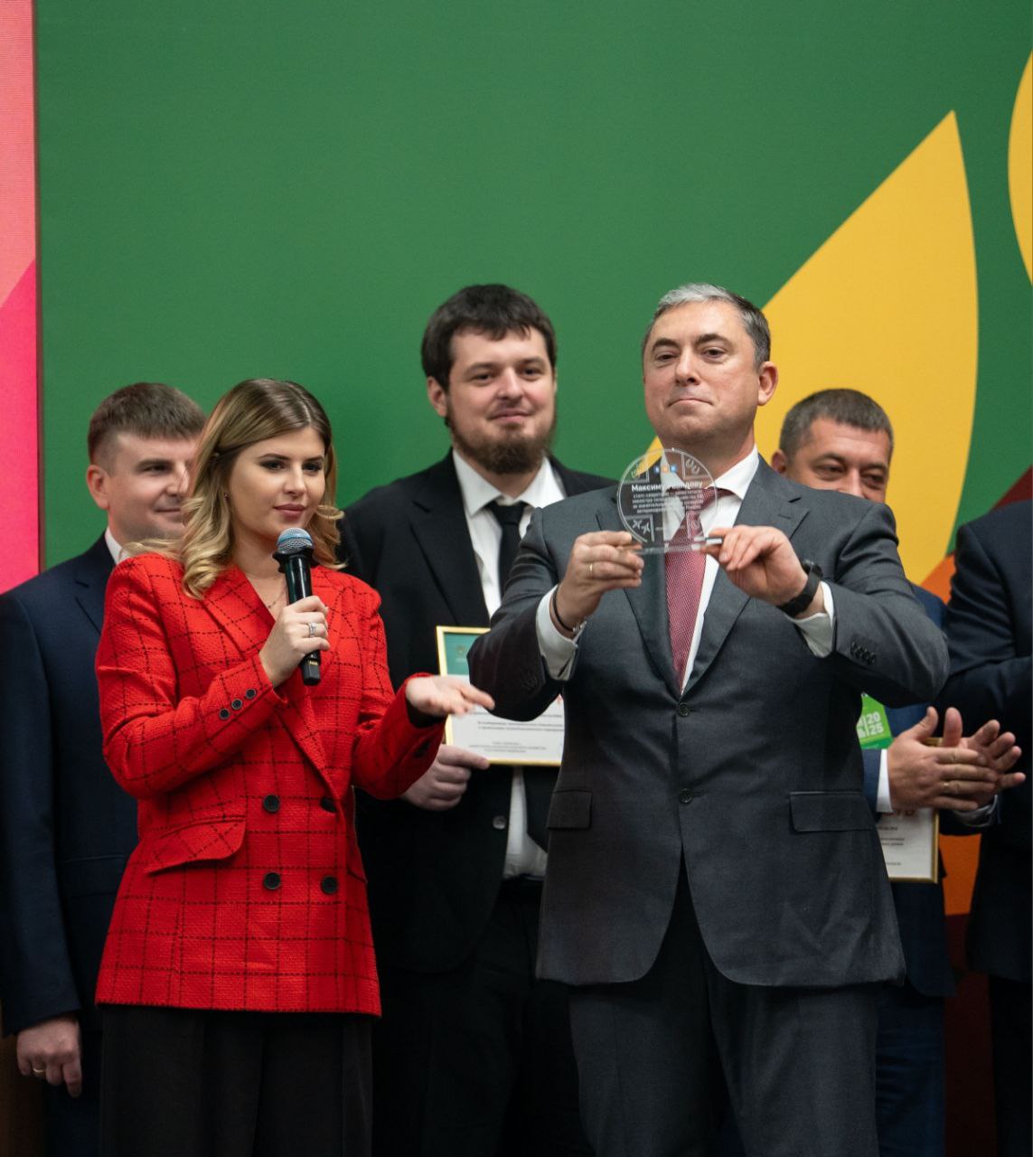 «ВиЖ» отметило вклад Максима Увайдова в развитие ветеринарной отрасли России