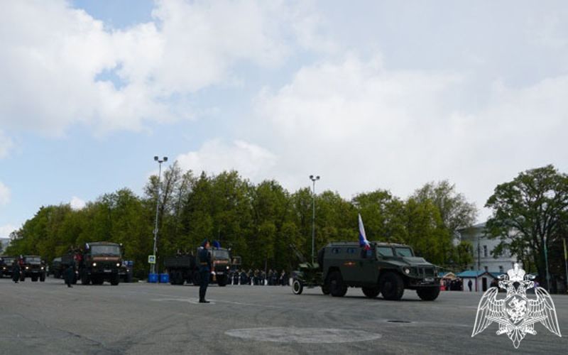 Военная техника Росгвардии прошла на параде Победы в Ульяновске