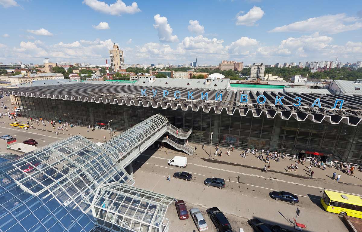 Курский вокзал москва. Здание Курского вокзала. Москва Курская Курский вокзал. Курский ЖД вокзал Москва.