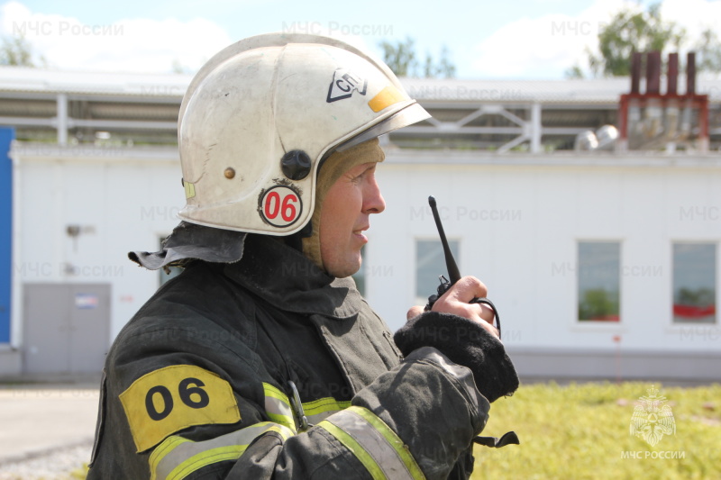 Новосибирские огнеборцы отработали навыки тушения резервуаров с топливом