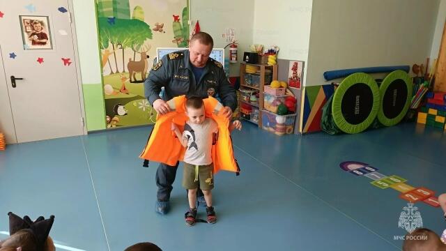 Детям рассказали об опасности тонкого льда