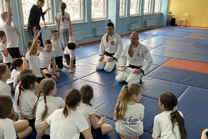 К юным черногорским спортсменам приехал чемпион мира по дзюдо