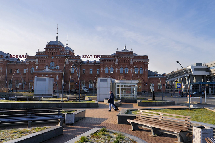 Вариант выглядит предпочтительнее, потому что центр, железнодорожный вокзал сегодня не охвачен метро, там отсутствует полноценный транспортный узел