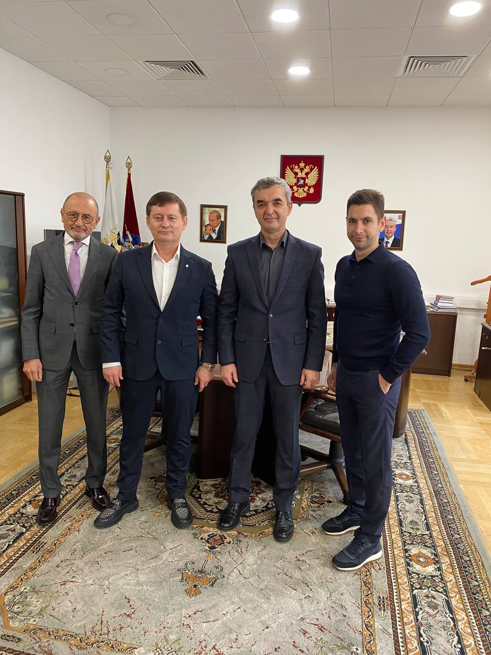 photo_5294125978274090449_y