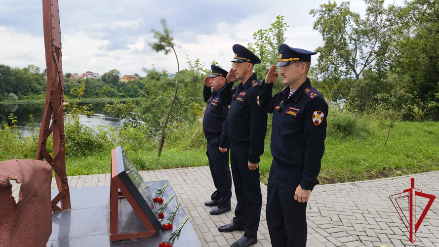Росгвардейцы почтили память защитников города Пскова