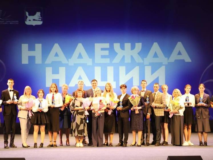  Мэр Иркутска наградил лучших выпускников 2024 года