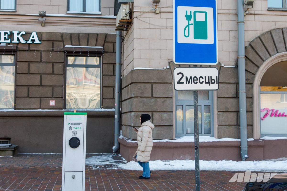 Таксисты занимают все зарядки? Что происходит на электрозаправках днем