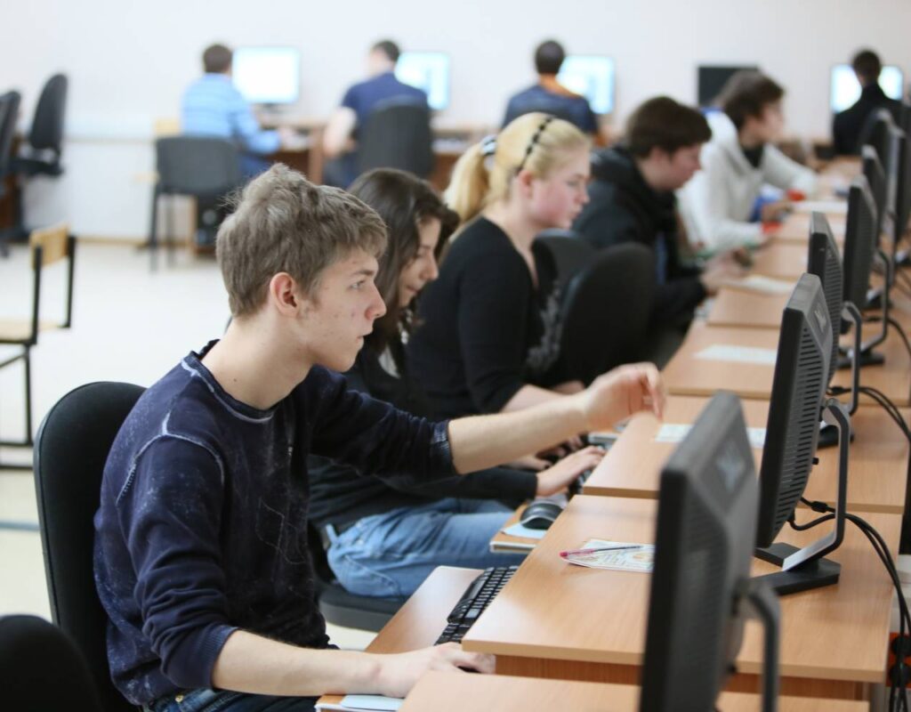 Университет информатики и программирования. It Top колледж. Маркетинг сдать школьнику для колледжа.