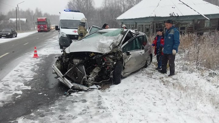 На трассе в Семёновском районе легковушка влетела в грузовик: погиб 45-летний мужчина