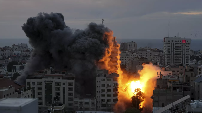 Число жертв израильских ударов по сектору Газа достигло 18 608