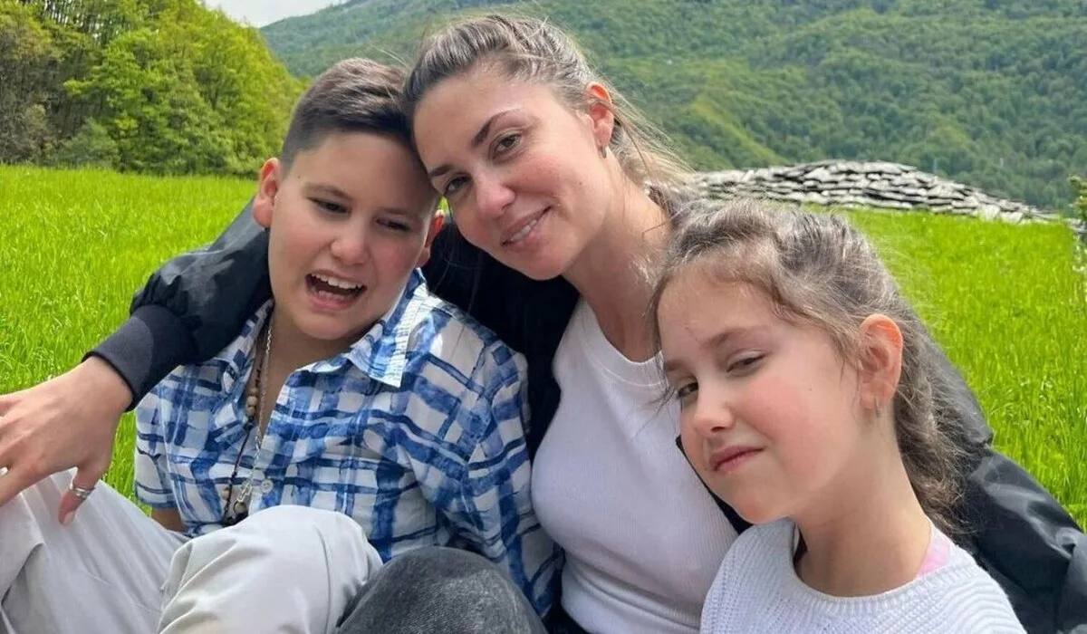 Беременная Агата Муцениеце впервые за несколько месяцев встретилась с сыном - видео растрогало поклонников  