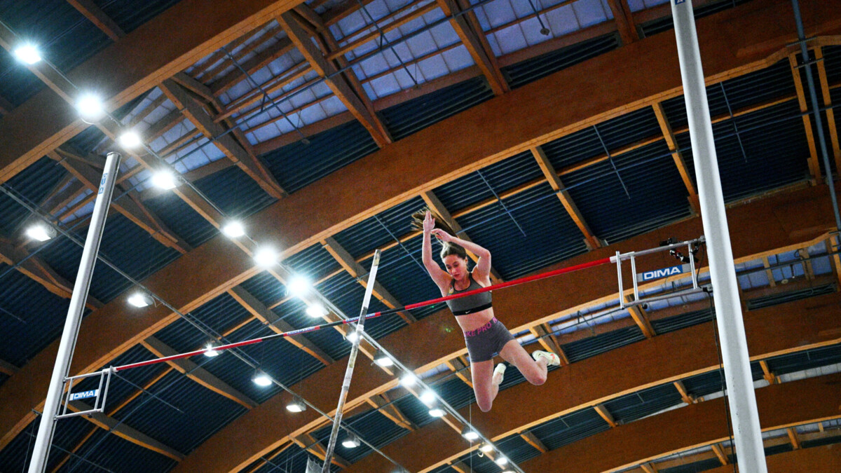 Кнороз стала победительницей в прыжках с шестом на командном чемпионате России в Сочи