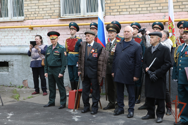 В преддверии Дня Победы росгвардейцы проводят для ветеранов персональные парады в Москве